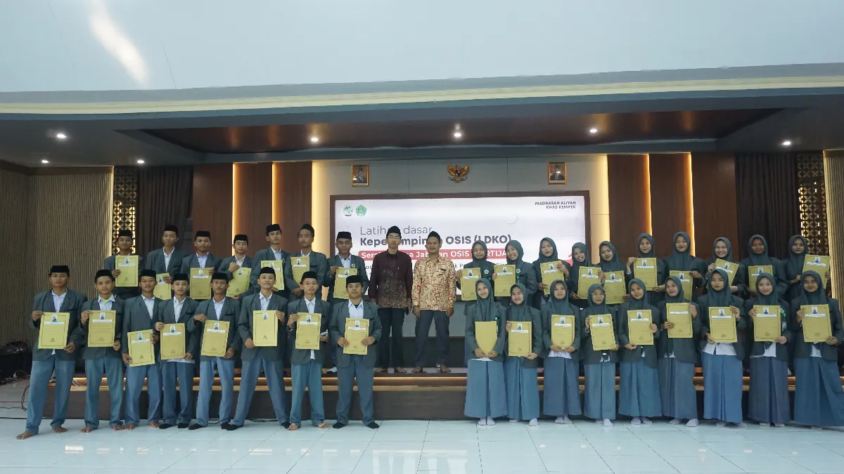 MA KHAS Kempek Kukuhkan Kepengurusan OSIS Masa Bakti 2026/2027, Teguhkan Regenerasi Kepemimpinan Siswa