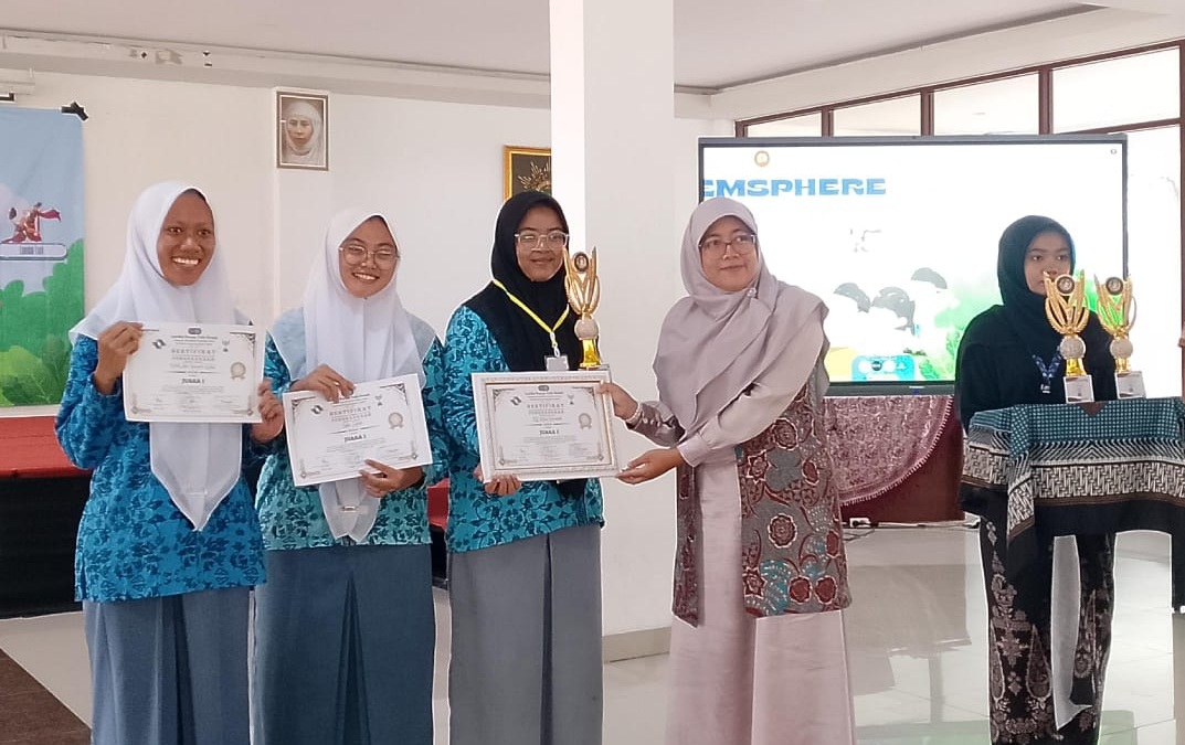 MA KHAS Kempek Raih Juara 1 Lomba Karya Tulis Ilmiah ChemSphere 2025 