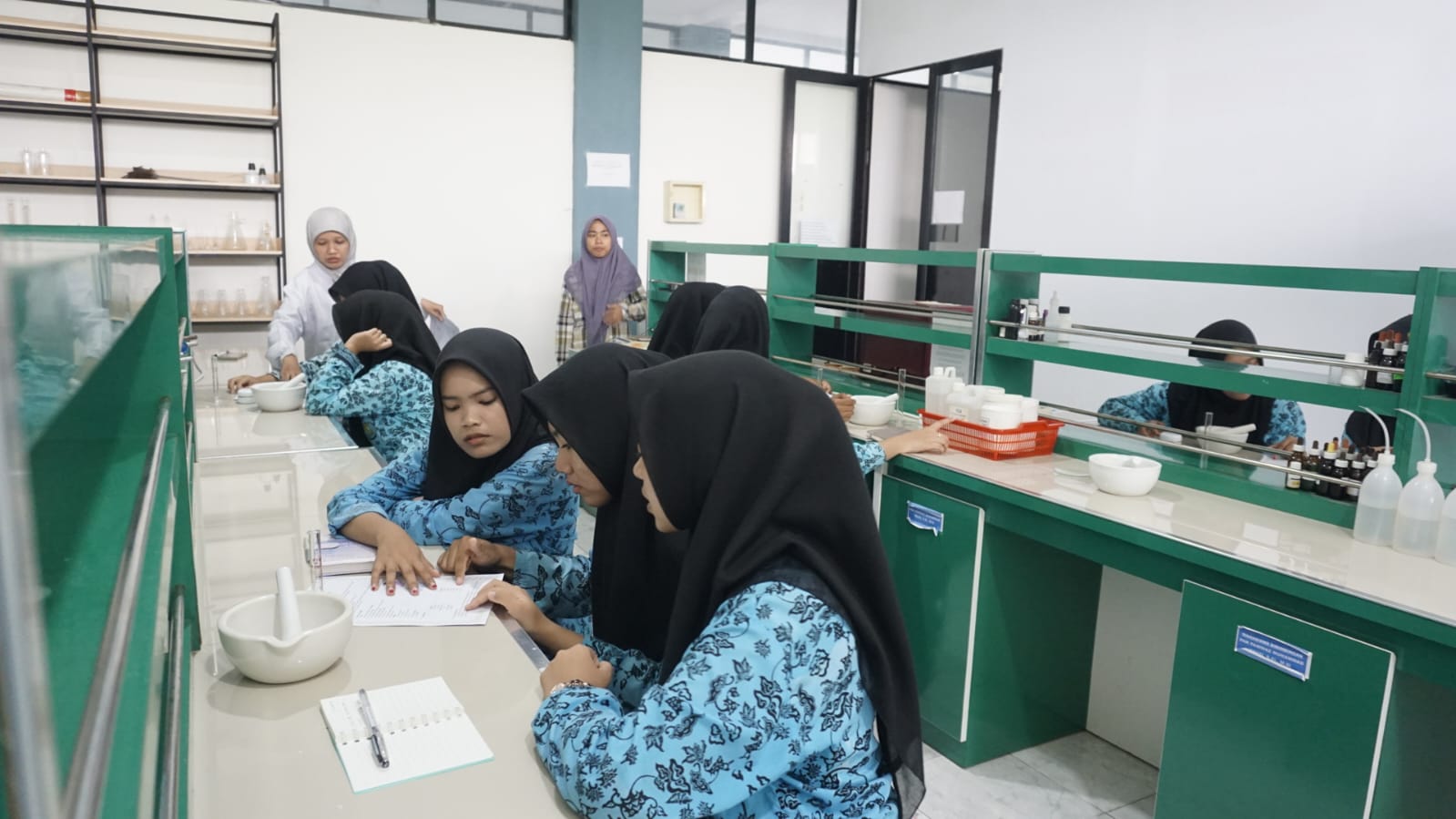 MA KHAS Kempek–STIKes KHAS Kempek Gelar Hari Pertama Study Club Bidang Kesehatan