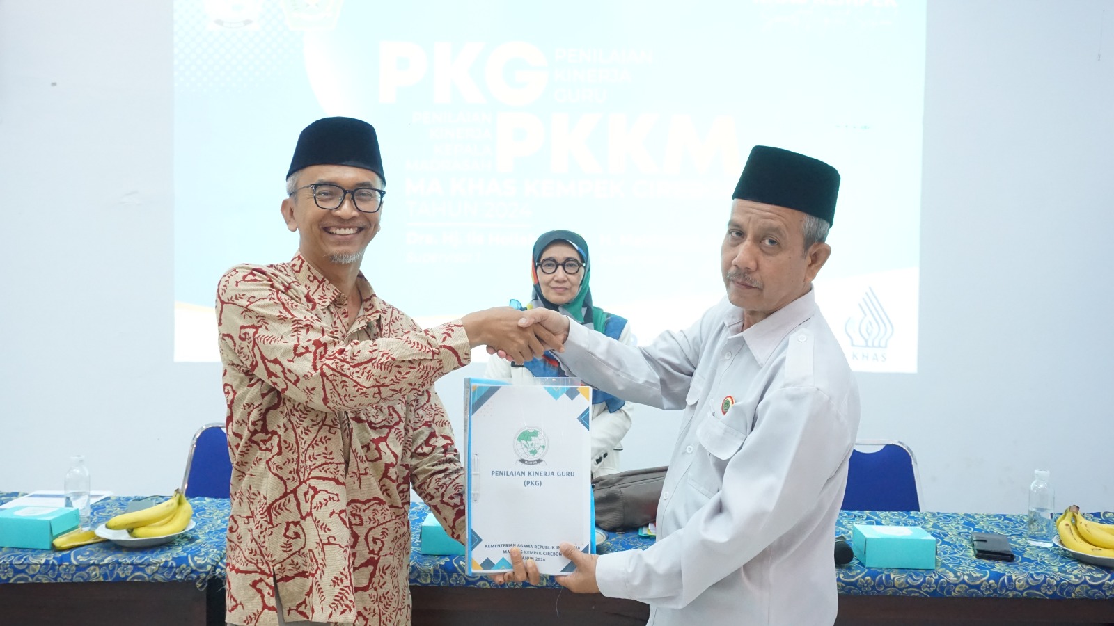 Penilaian Kinerja Guru dan Kepala Madrasah Tahun 2024: MA KHAS Kempek Fokus Tingkatkan Mutu Pembelajaran dan Literasi