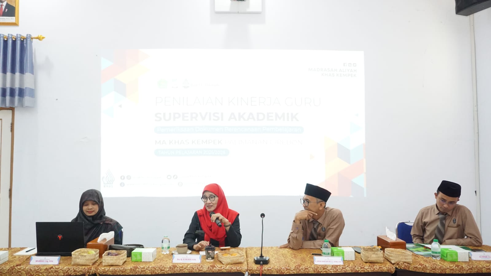 Supervisi dan Visitasi Penilaian Kinerja Guru di MA KHAS Kempek: Momentum Pembinaan dan Penguatan Keteladanan Guru